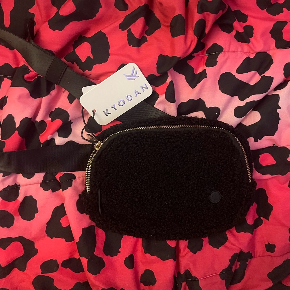 Kyodan Black Textured Belt Bag